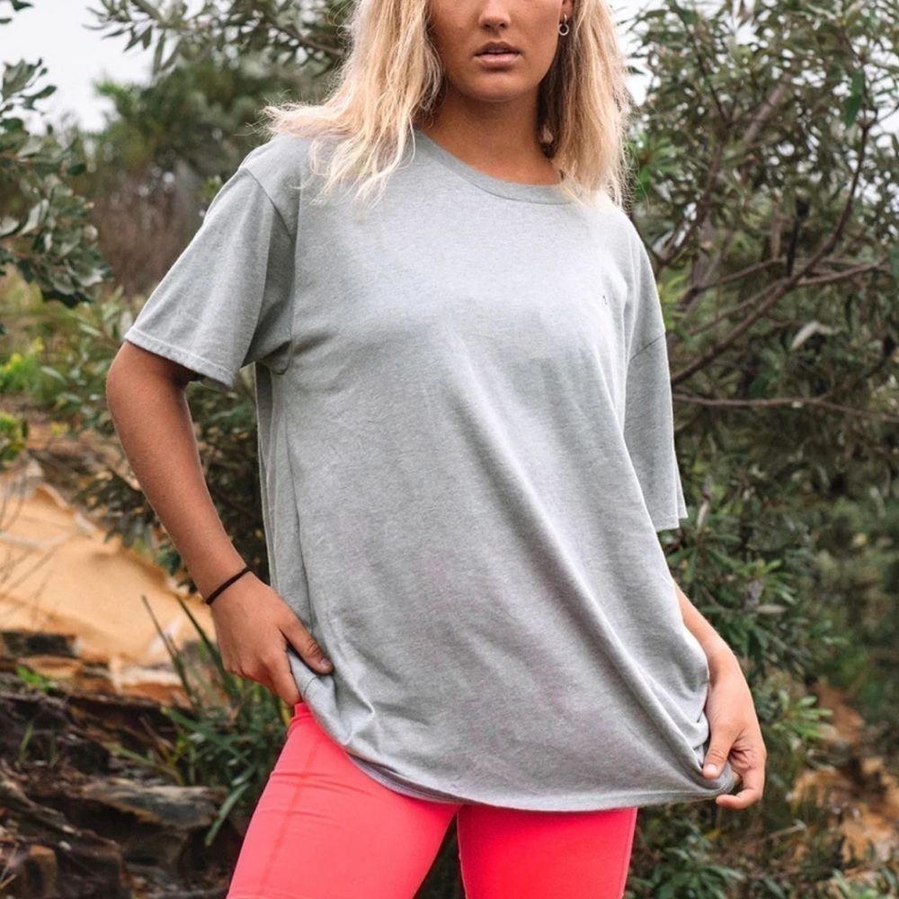 NWT Volcom Stone Tech Short Sleeve Oversized Tee in Heather Grey
